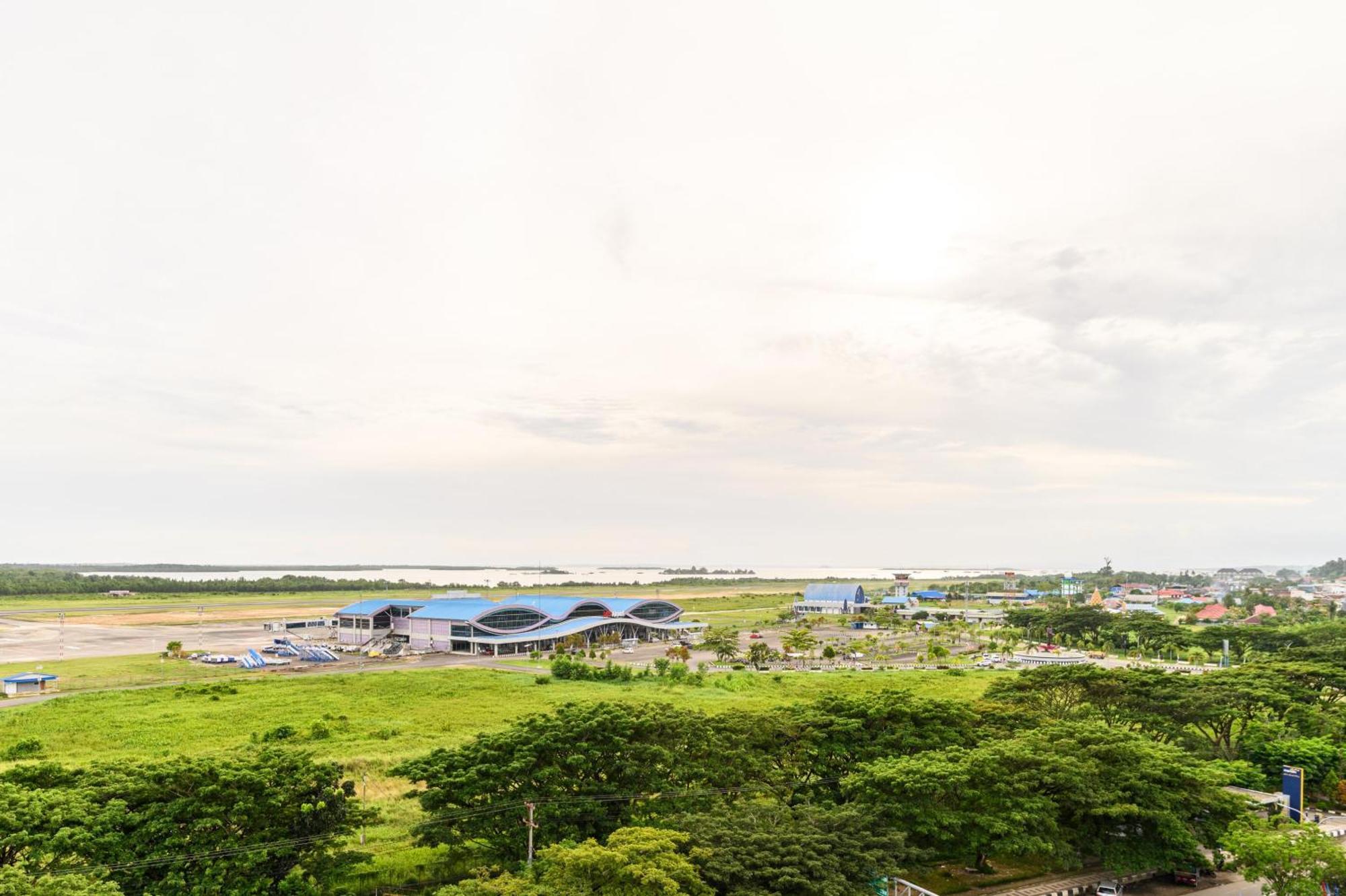Aston Sorong Hotel & Conference Center ภายนอก รูปภาพ