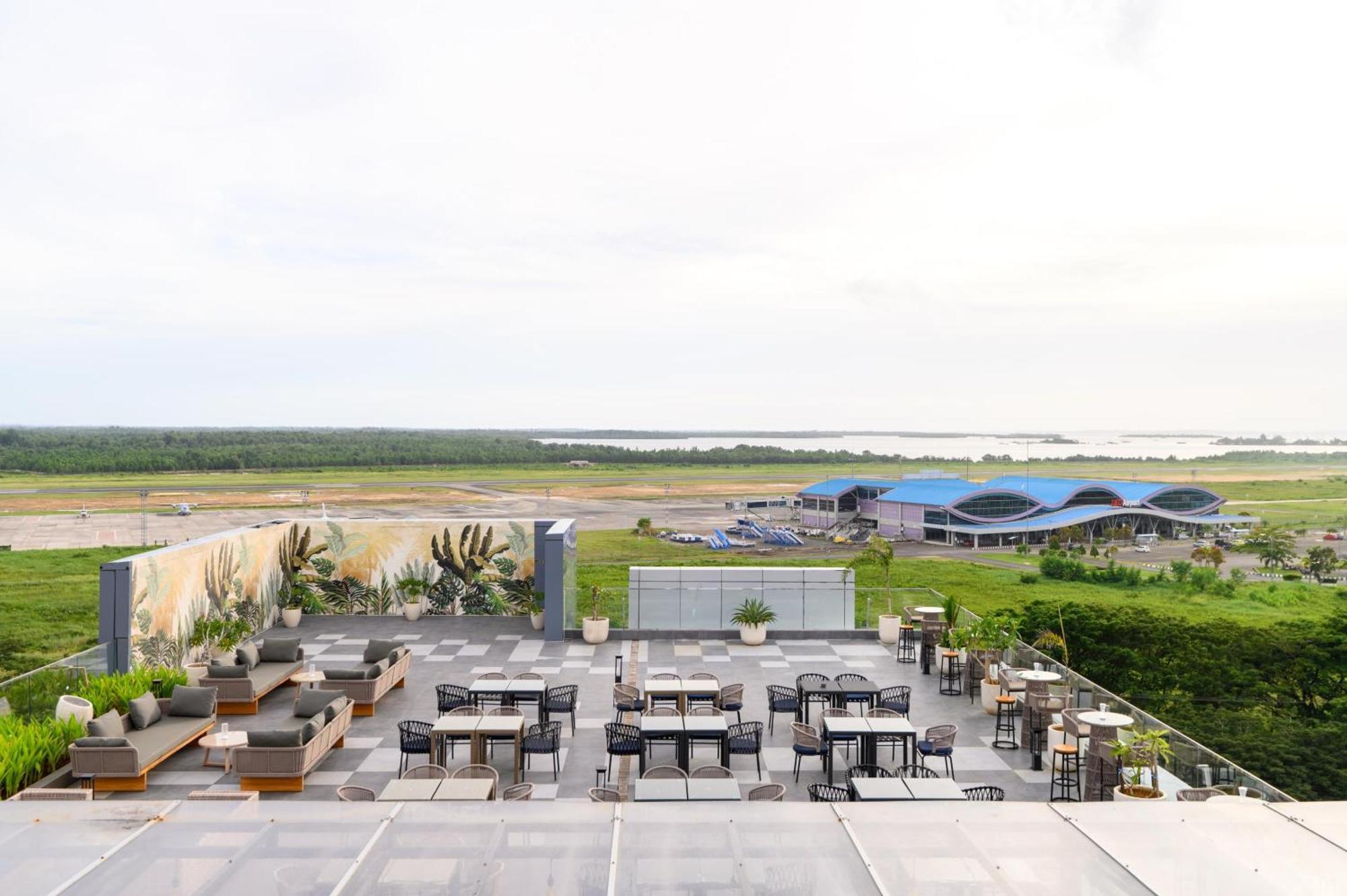 Aston Sorong Hotel & Conference Center ภายนอก รูปภาพ