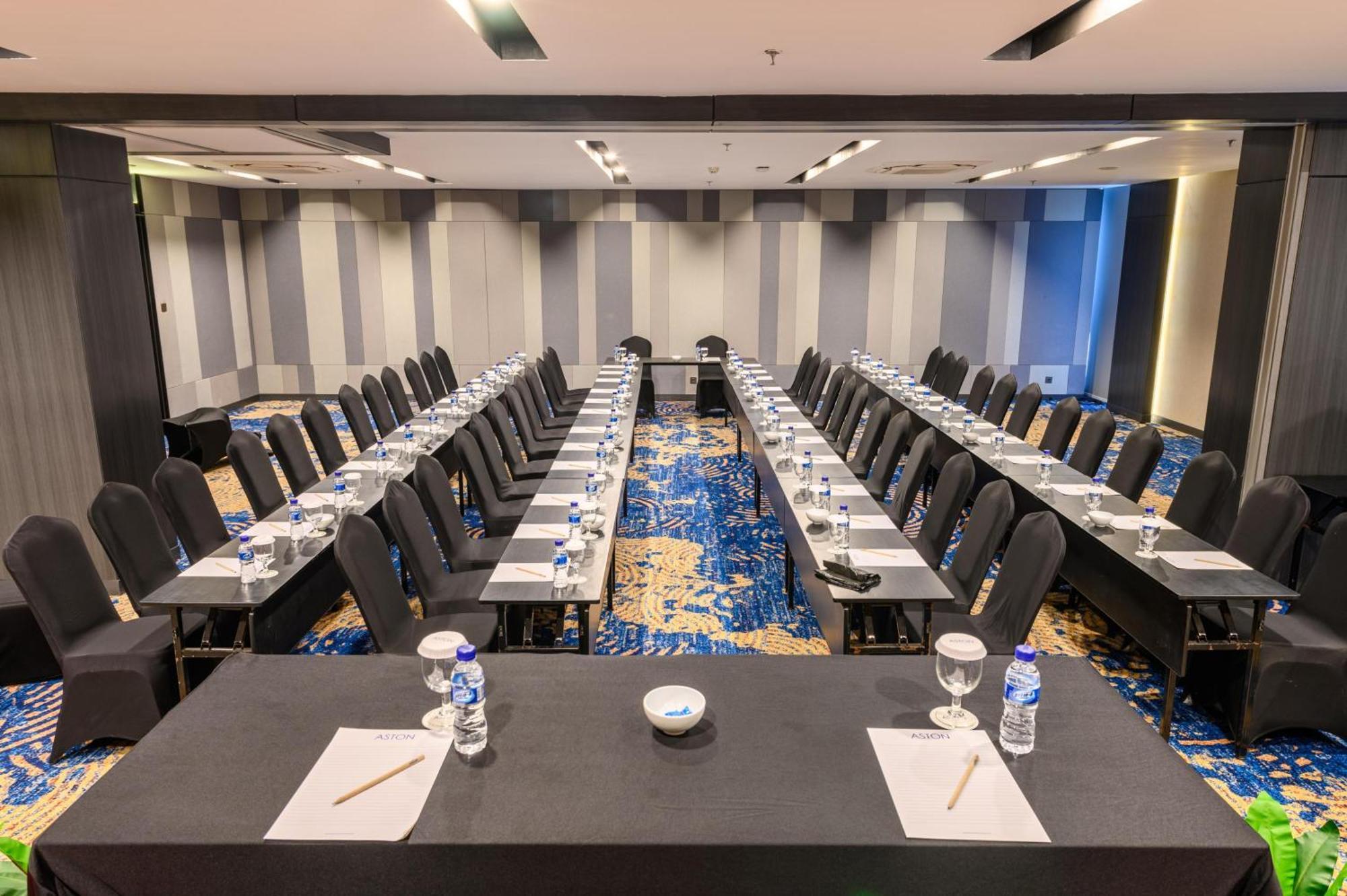 Aston Sorong Hotel & Conference Center ภายนอก รูปภาพ