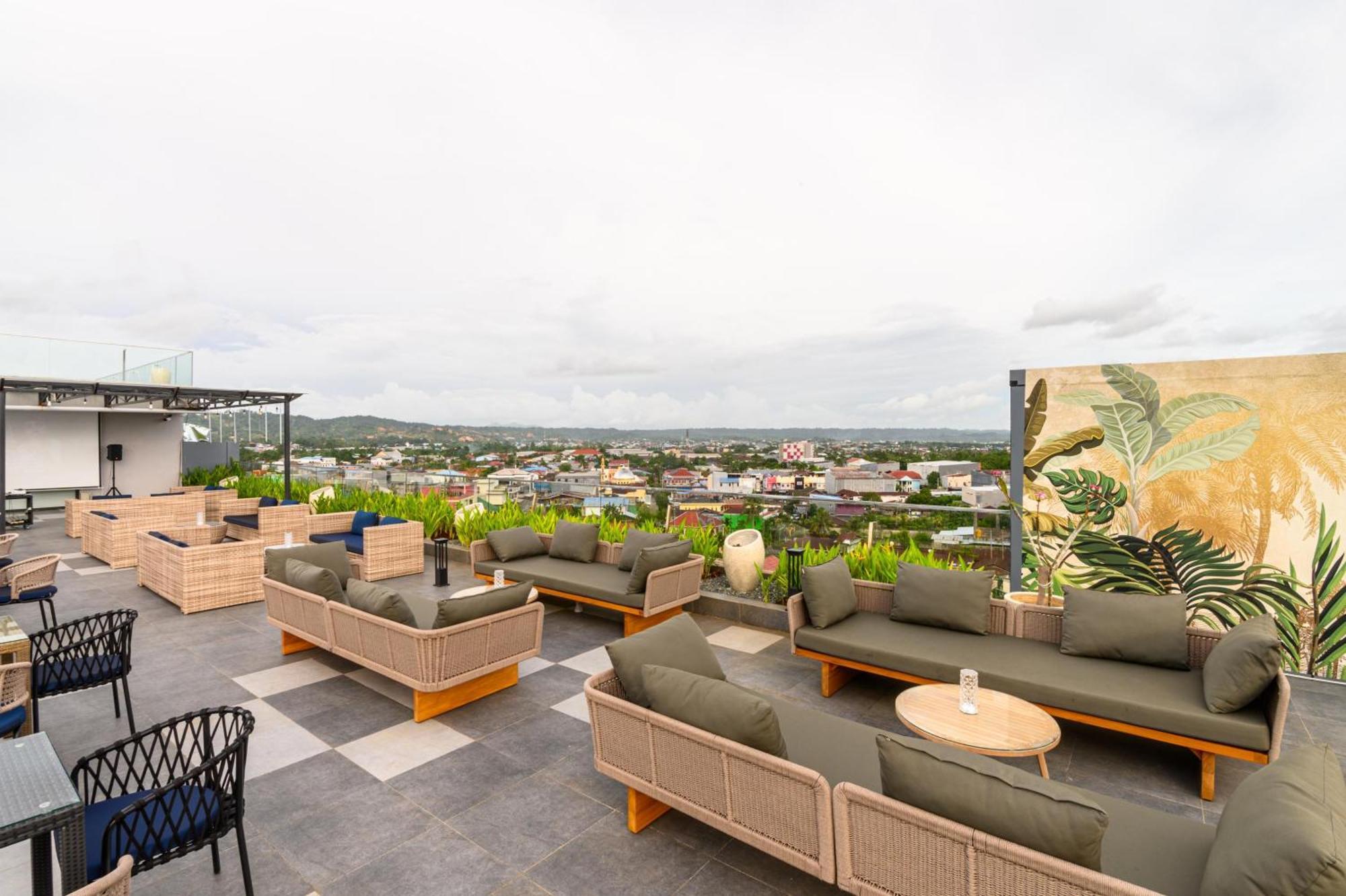 Aston Sorong Hotel & Conference Center ภายนอก รูปภาพ