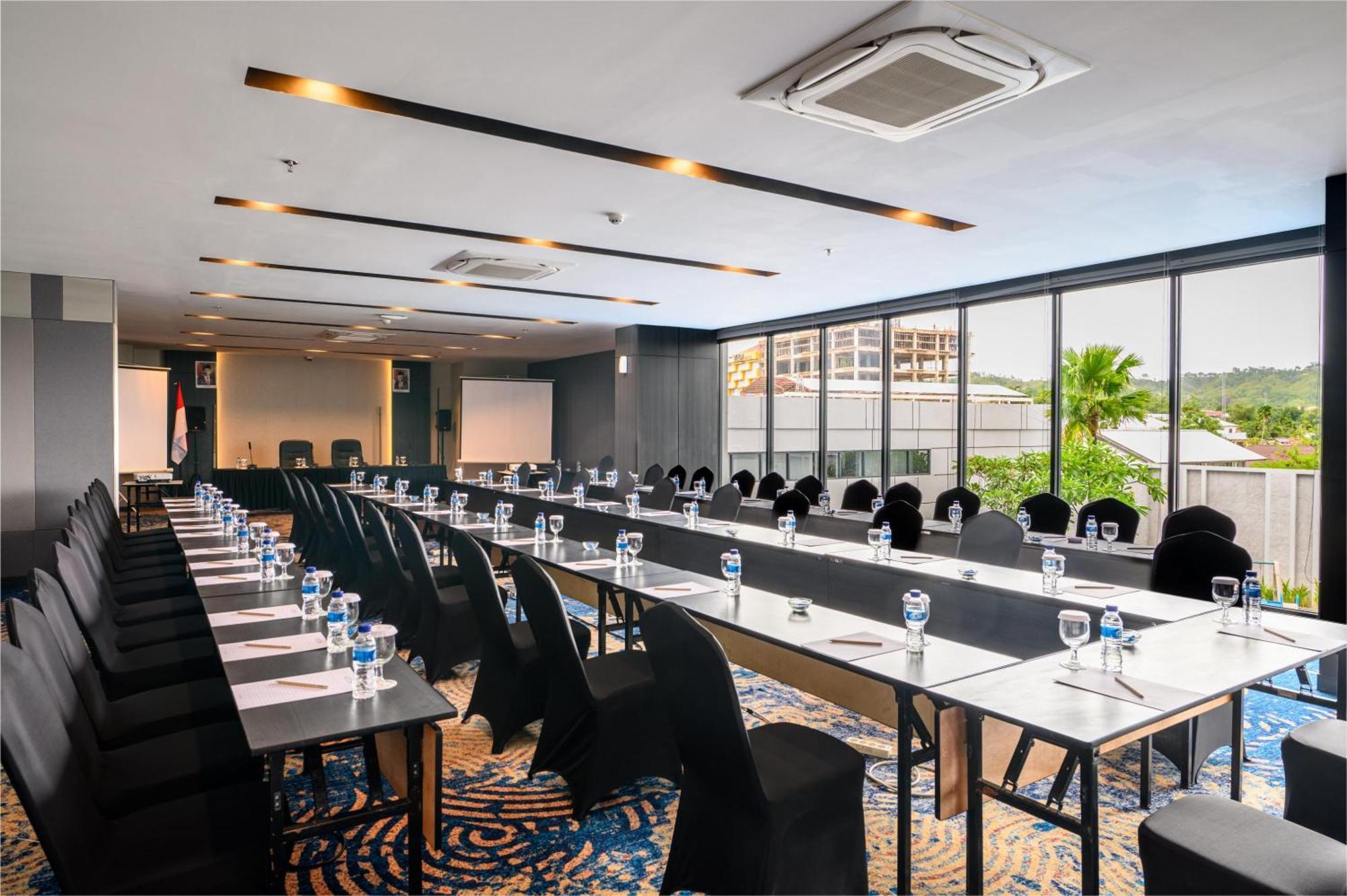 Aston Sorong Hotel & Conference Center ภายนอก รูปภาพ