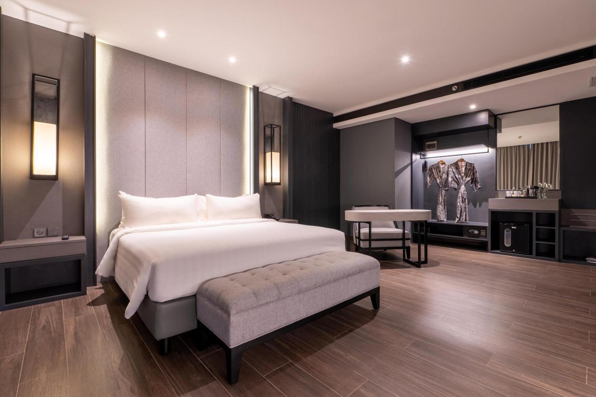 Aston Sorong Hotel & Conference Center ภายนอก รูปภาพ